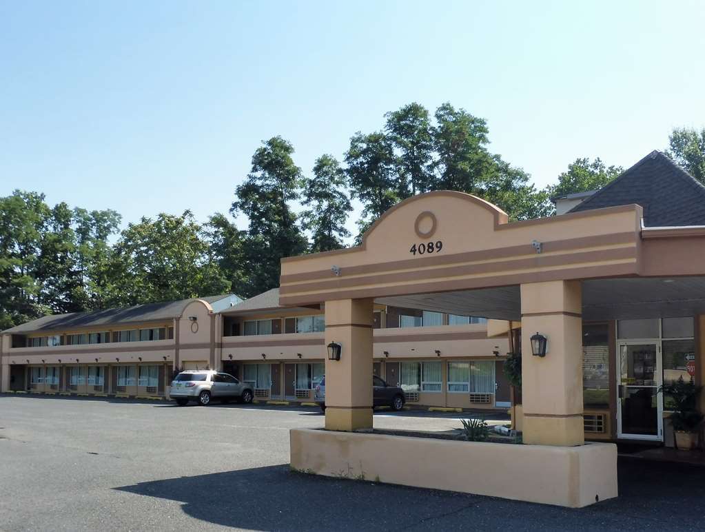 Red Roof Inn Freehold Exterior foto